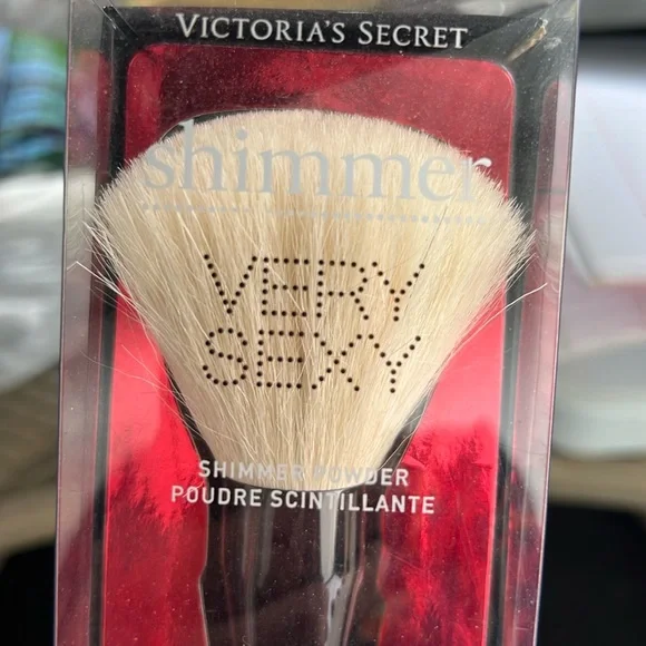 Victoria’s Secret Very Sexy Shimmer Powder Brush - Picture 2 of 7